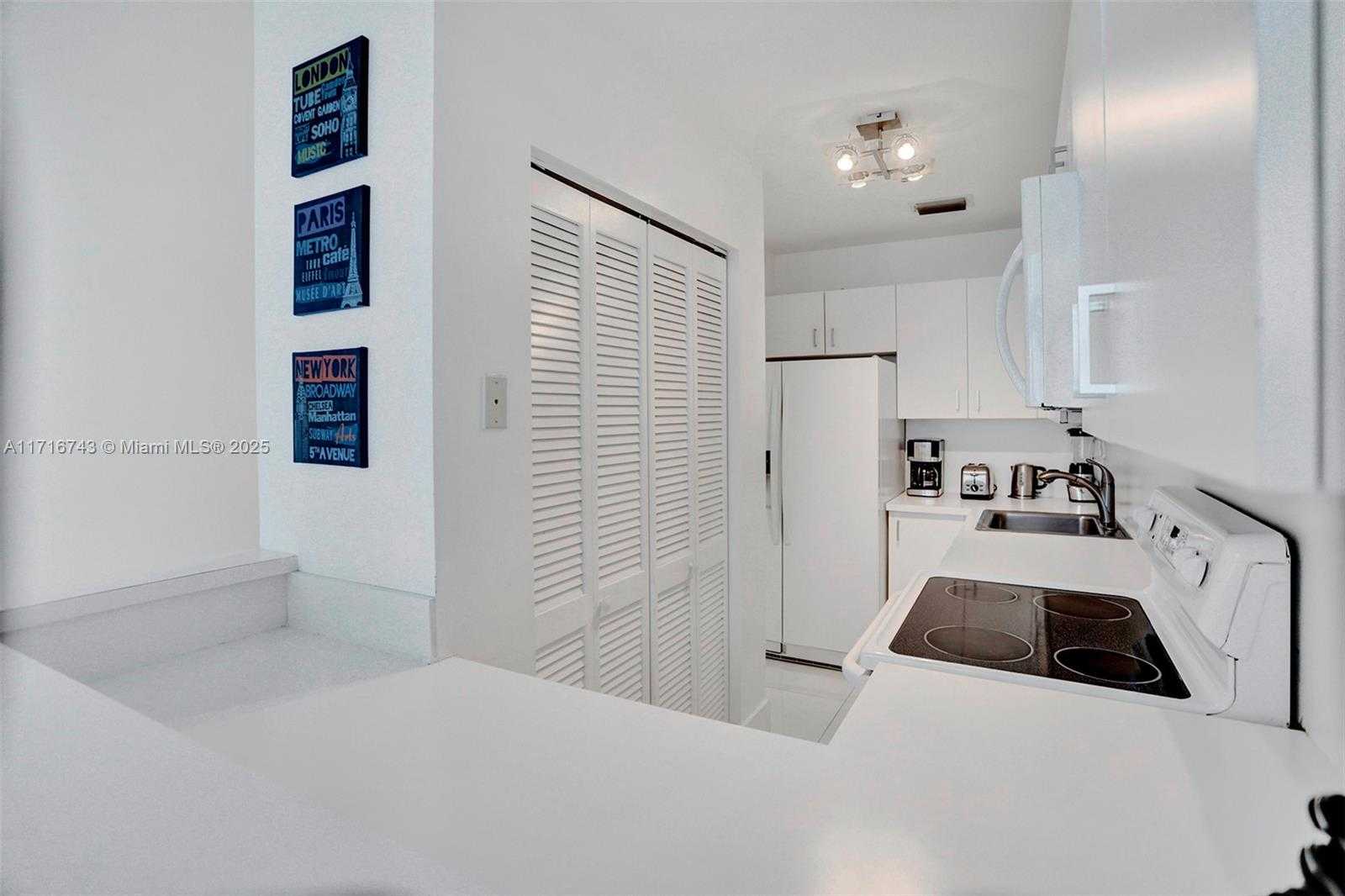 Small Image of 5445 COLLINS AVE #BAY-14, Miami Beach Number 27