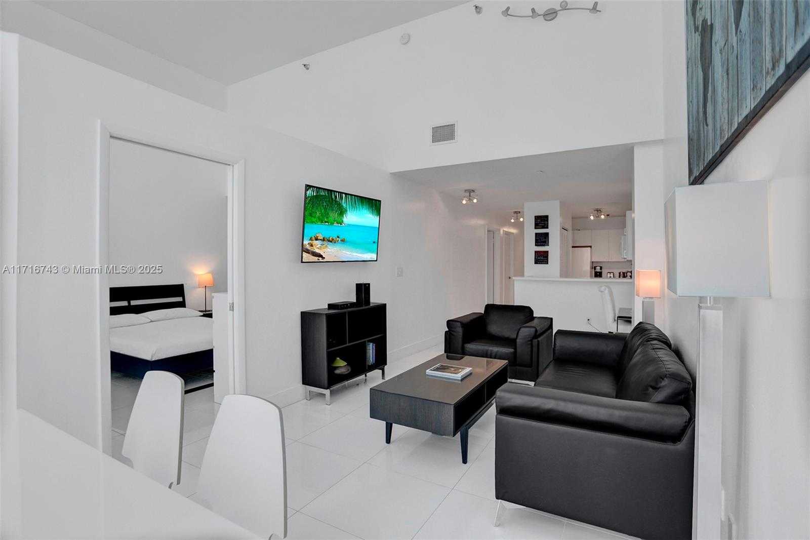 Small Image of 5445 COLLINS AVE #BAY-14, Miami Beach Number 3