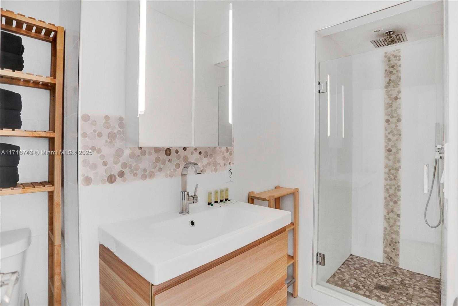 Small Image of 5445 COLLINS AVE #BAY-14, Miami Beach Number 34