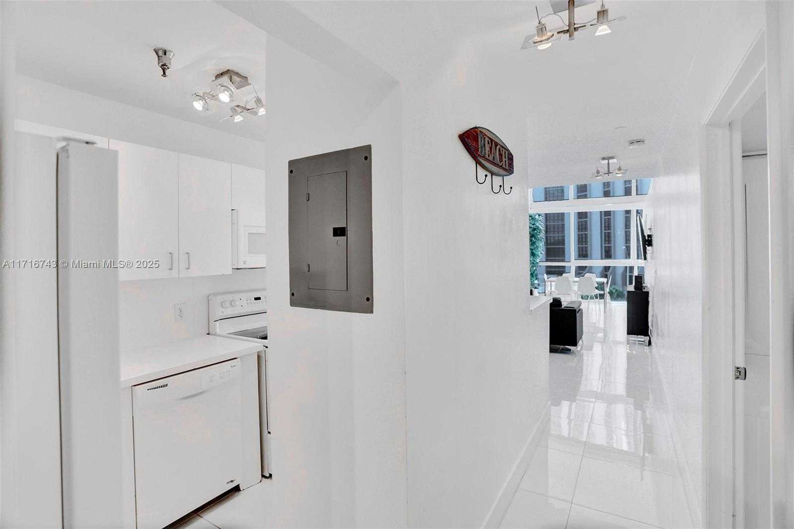 Small Image of 5445 COLLINS AVE #BAY-14, Miami Beach Number 42