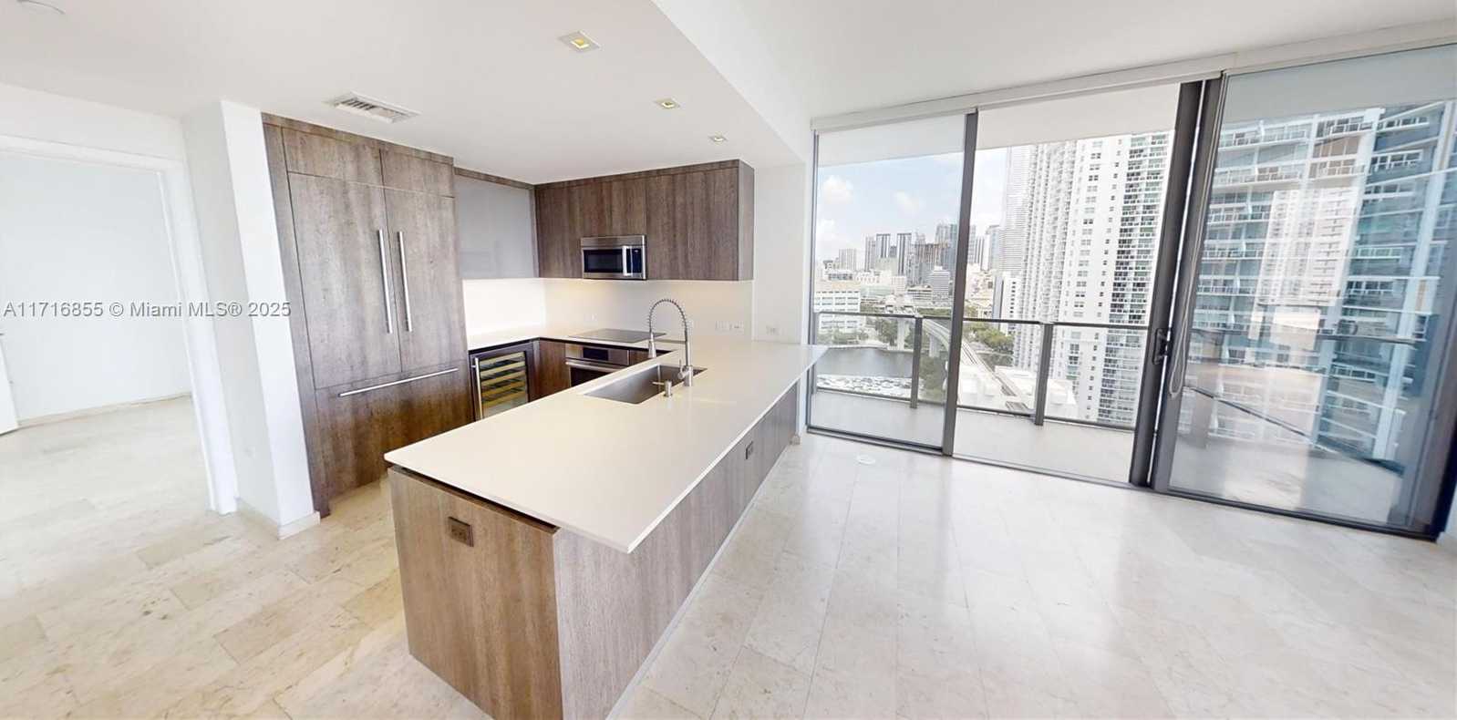 Small Image of 68 SOUTH EAST 6 ST #1111, Miami Number 13