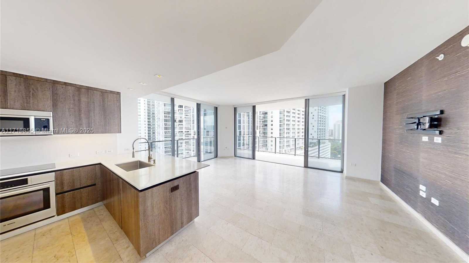 Small Image of 68 SOUTH EAST 6 ST #1111, Miami Number 14