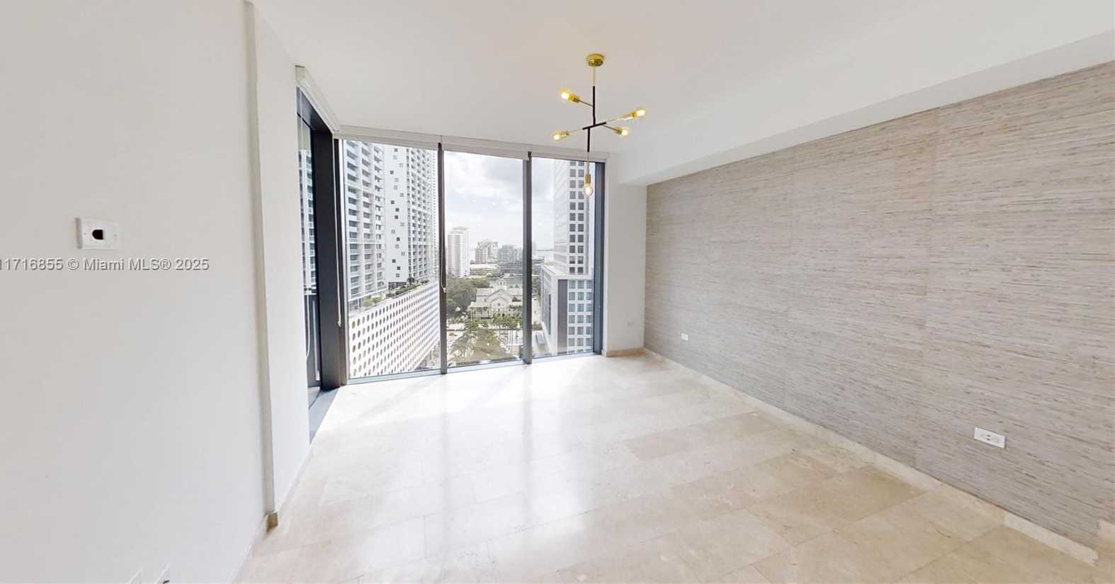 Small Image of 68 SOUTH EAST 6 ST #1111, Miami Number 16