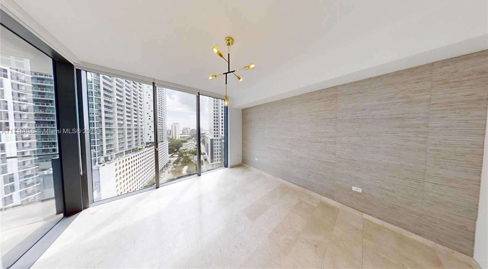 Small Image of 68 SOUTH EAST 6 ST #1111, Miami Number 17