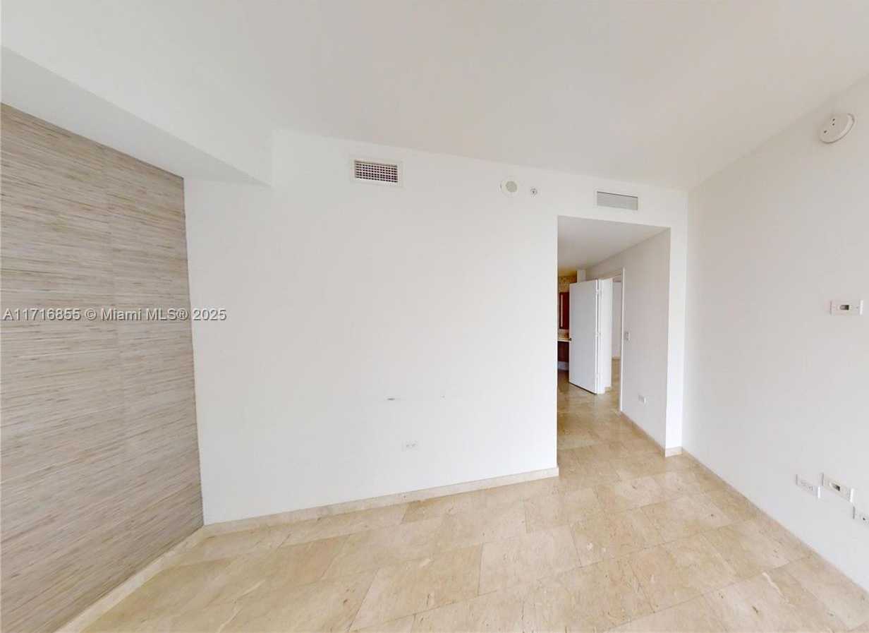 Small Image of 68 SOUTH EAST 6 ST #1111, Miami Number 18