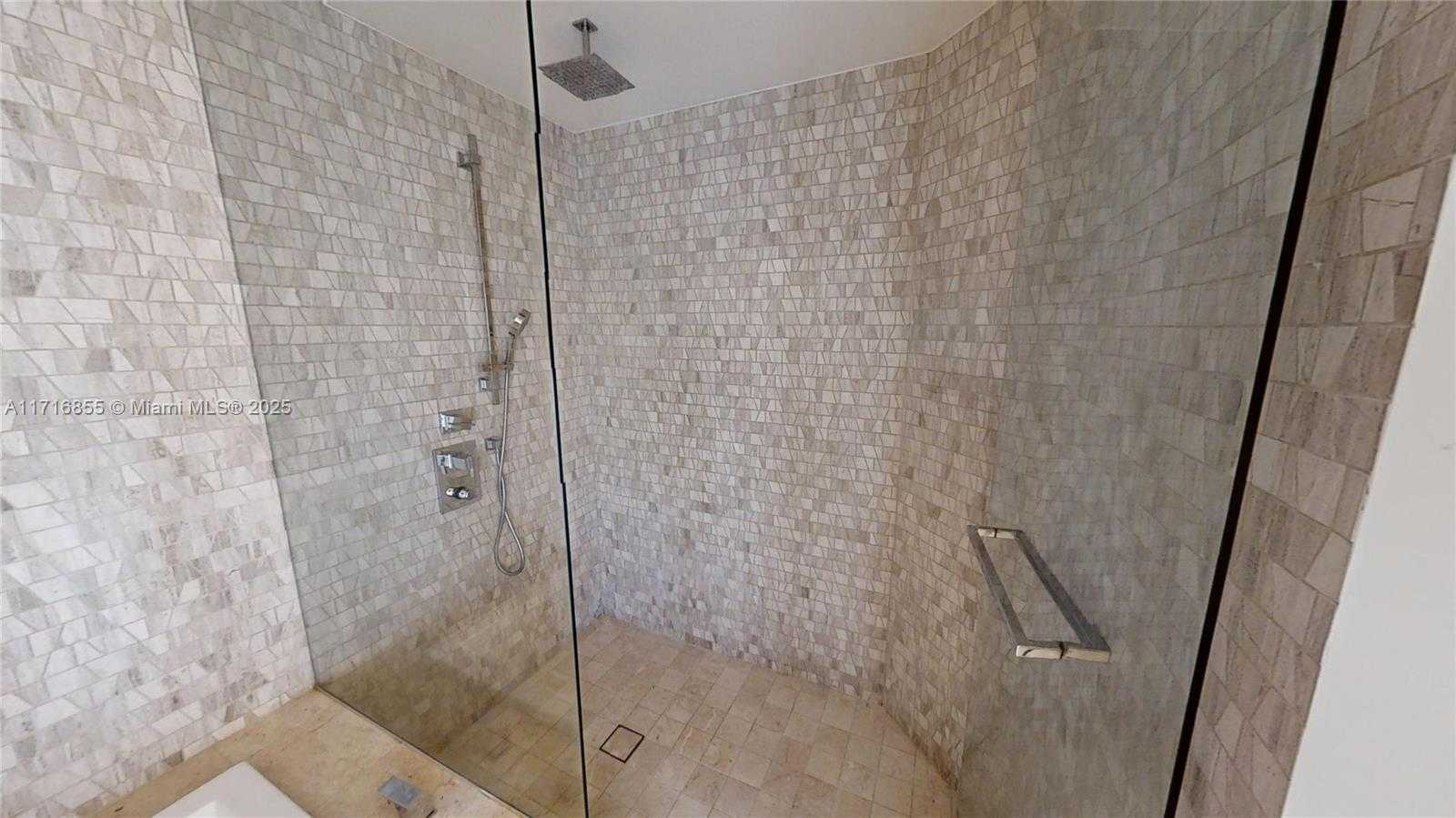 Small Image of 68 SOUTH EAST 6 ST #1111, Miami Number 19