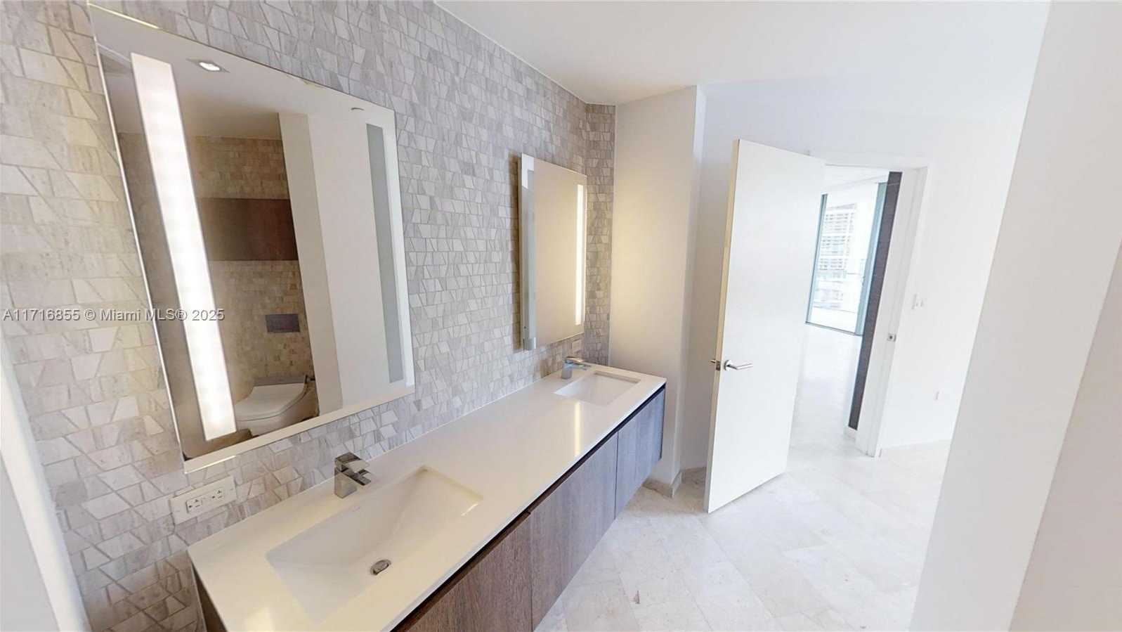 Small Image of 68 SOUTH EAST 6 ST #1111, Miami Number 20
