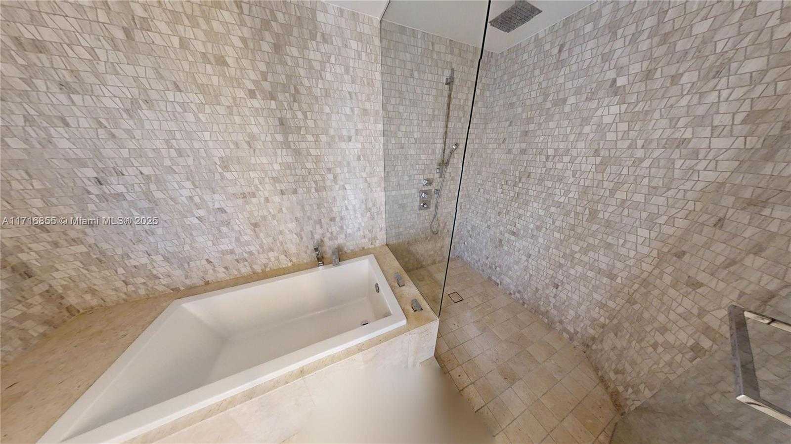 Small Image of 68 SOUTH EAST 6 ST #1111, Miami Number 22