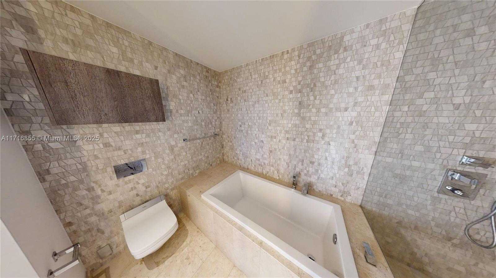 Small Image of 68 SOUTH EAST 6 ST #1111, Miami Number 23