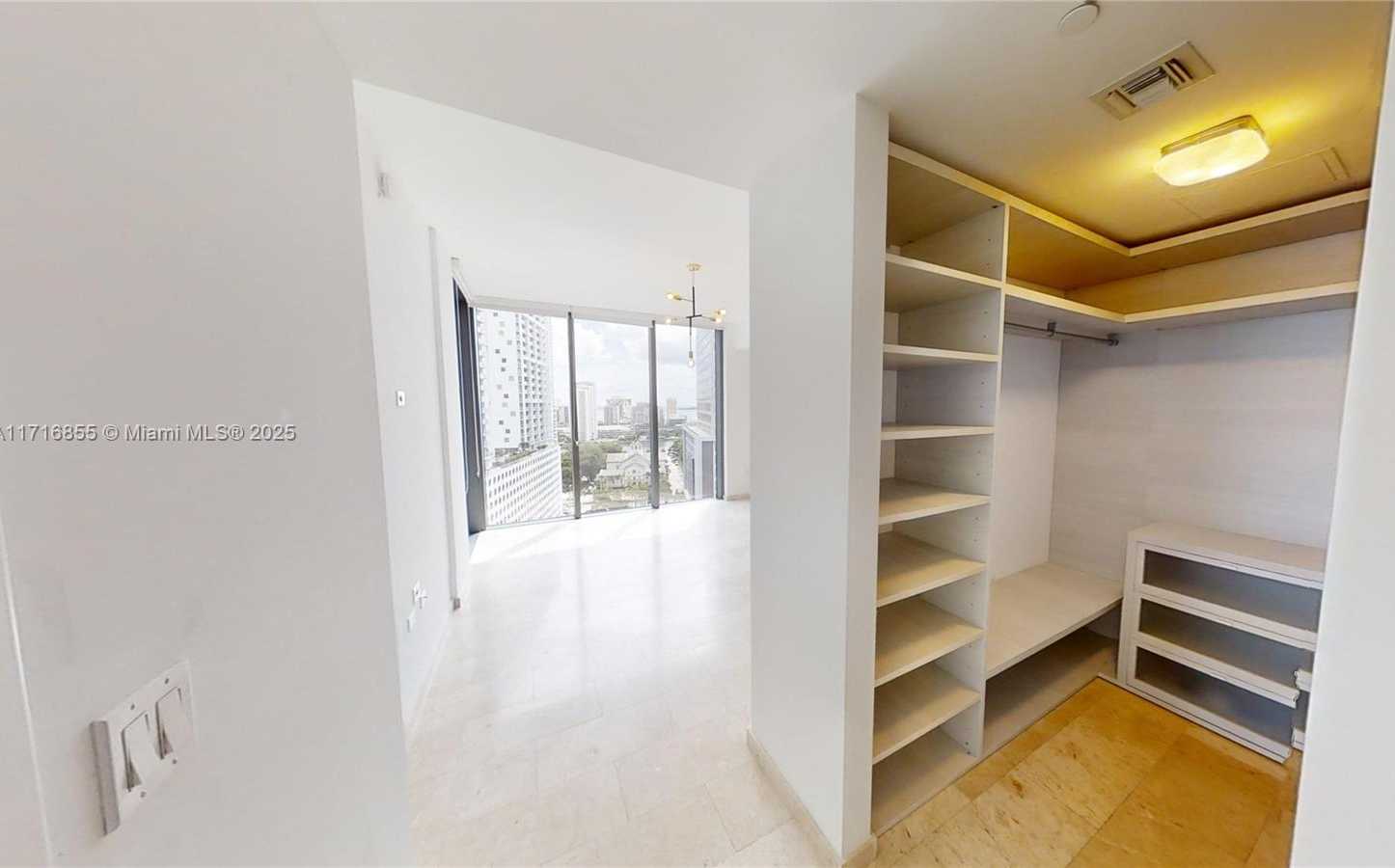 Small Image of 68 SOUTH EAST 6 ST #1111, Miami Number 24