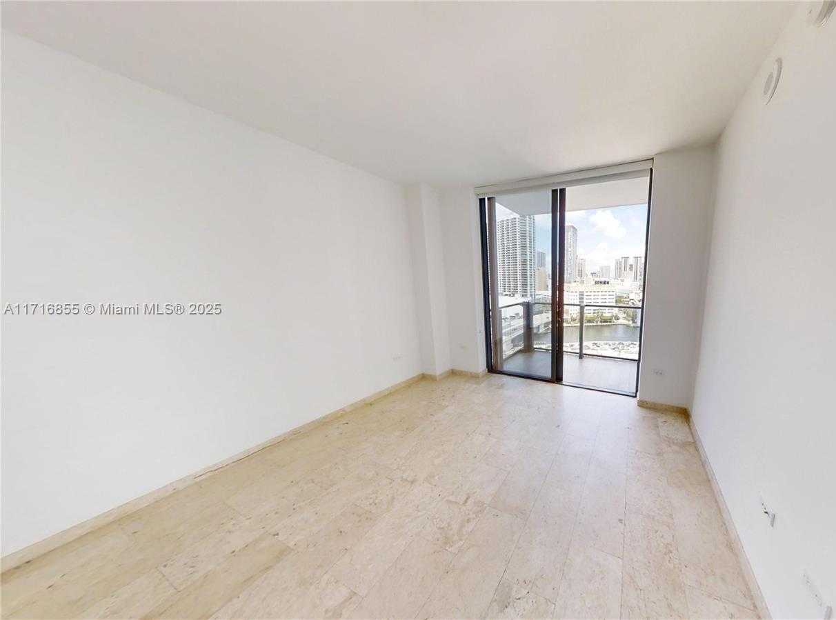 Small Image of 68 SOUTH EAST 6 ST #1111, Miami Number 26