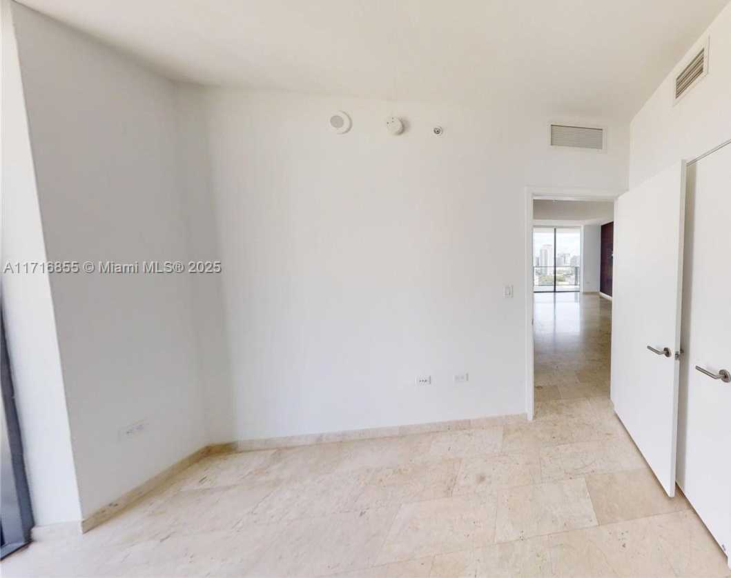 Small Image of 68 SOUTH EAST 6 ST #1111, Miami Number 28