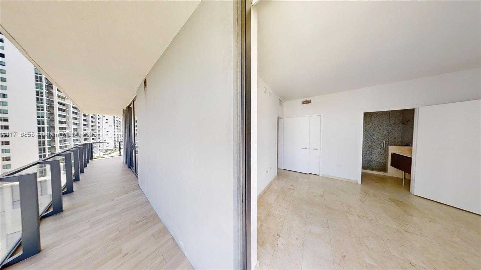 Small Image of 68 SOUTH EAST 6 ST #1111, Miami Number 33