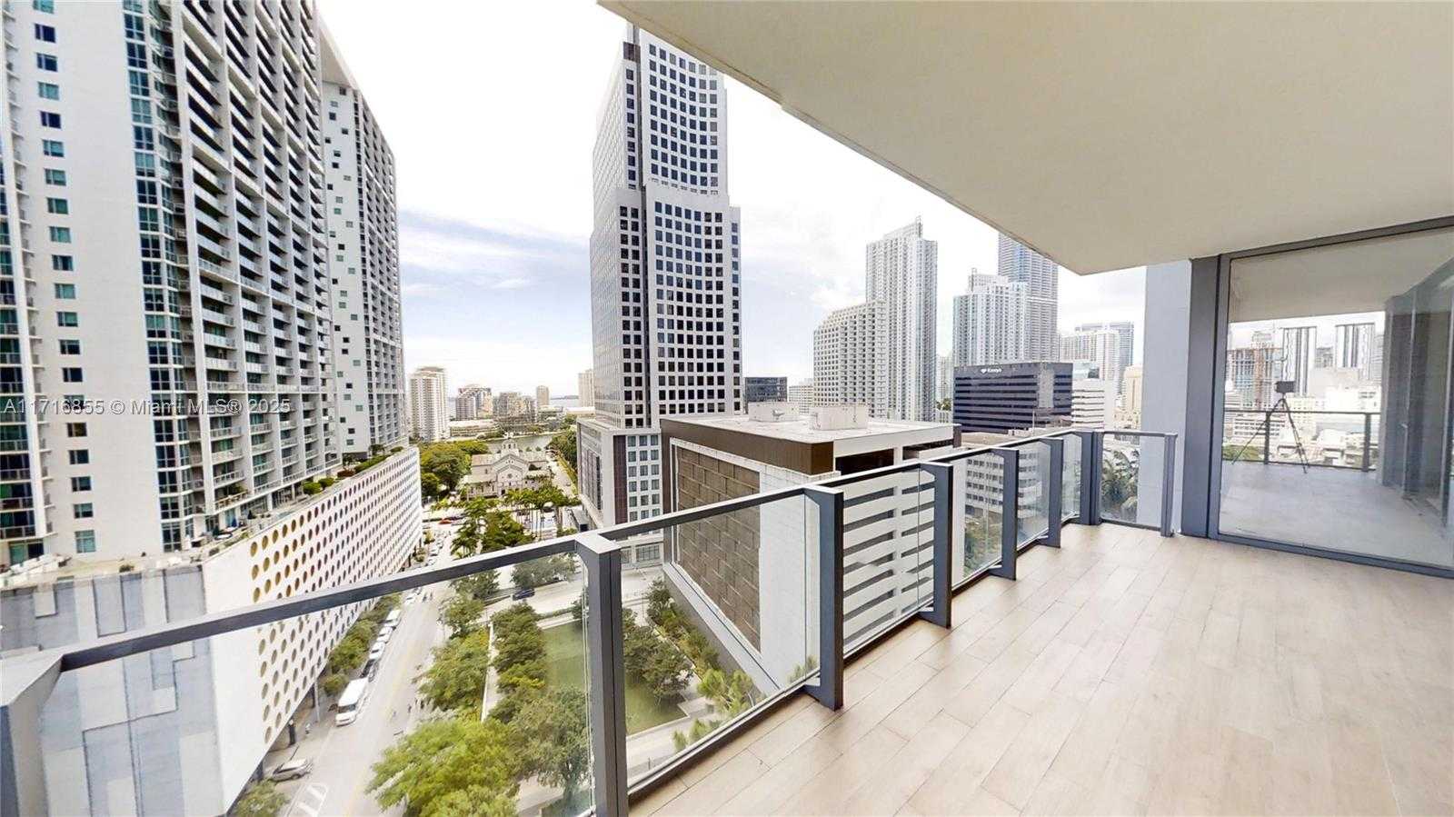 Small Image of 68 SOUTH EAST 6 ST #1111, Miami Number 39
