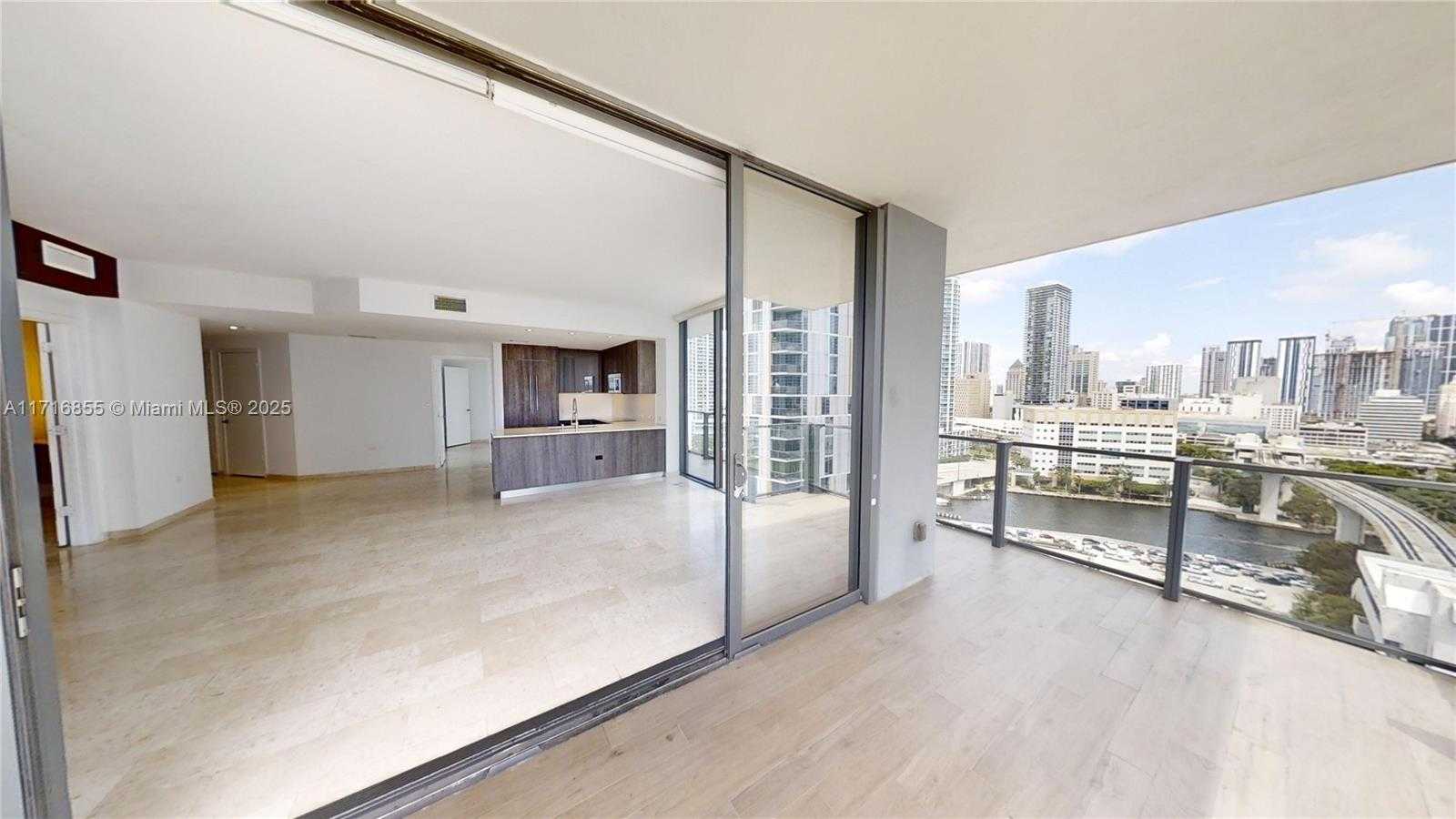 Small Image of 68 SOUTH EAST 6 ST #1111, Miami Number 4