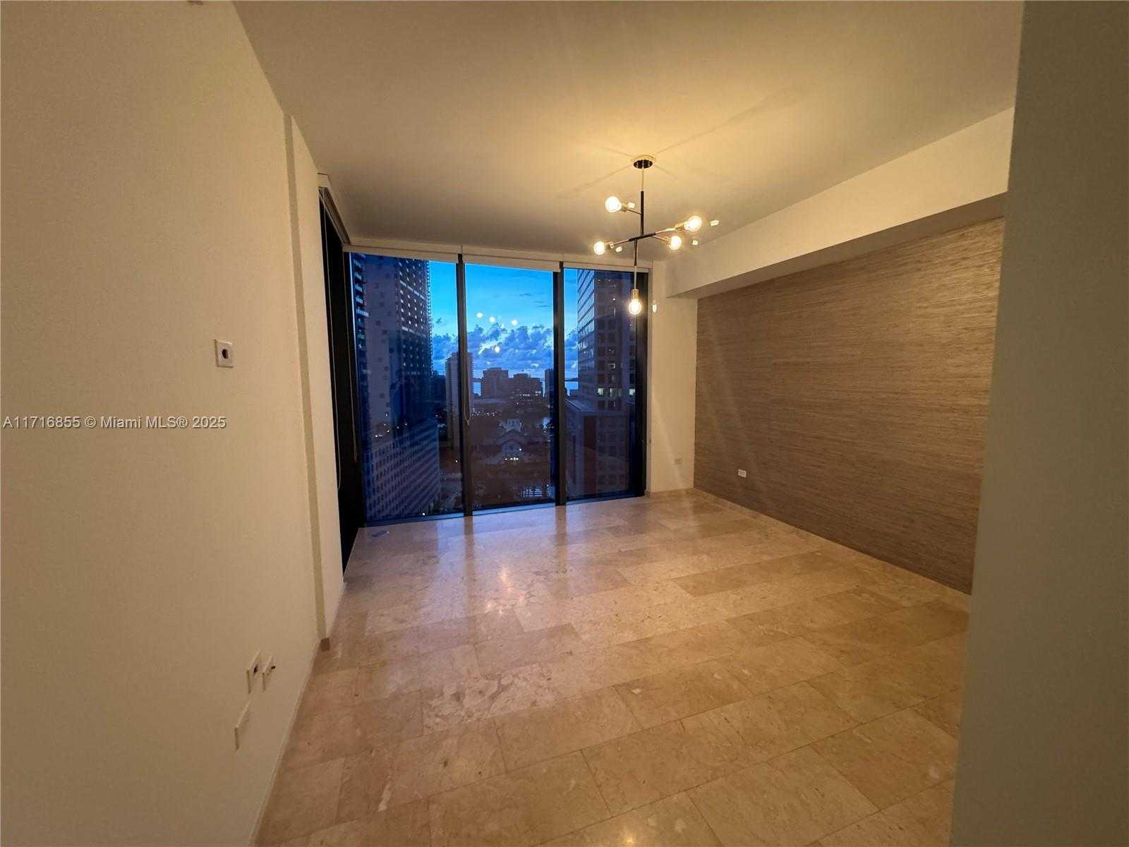 Small Image of 68 SOUTH EAST 6 ST #1111, Miami Number 44