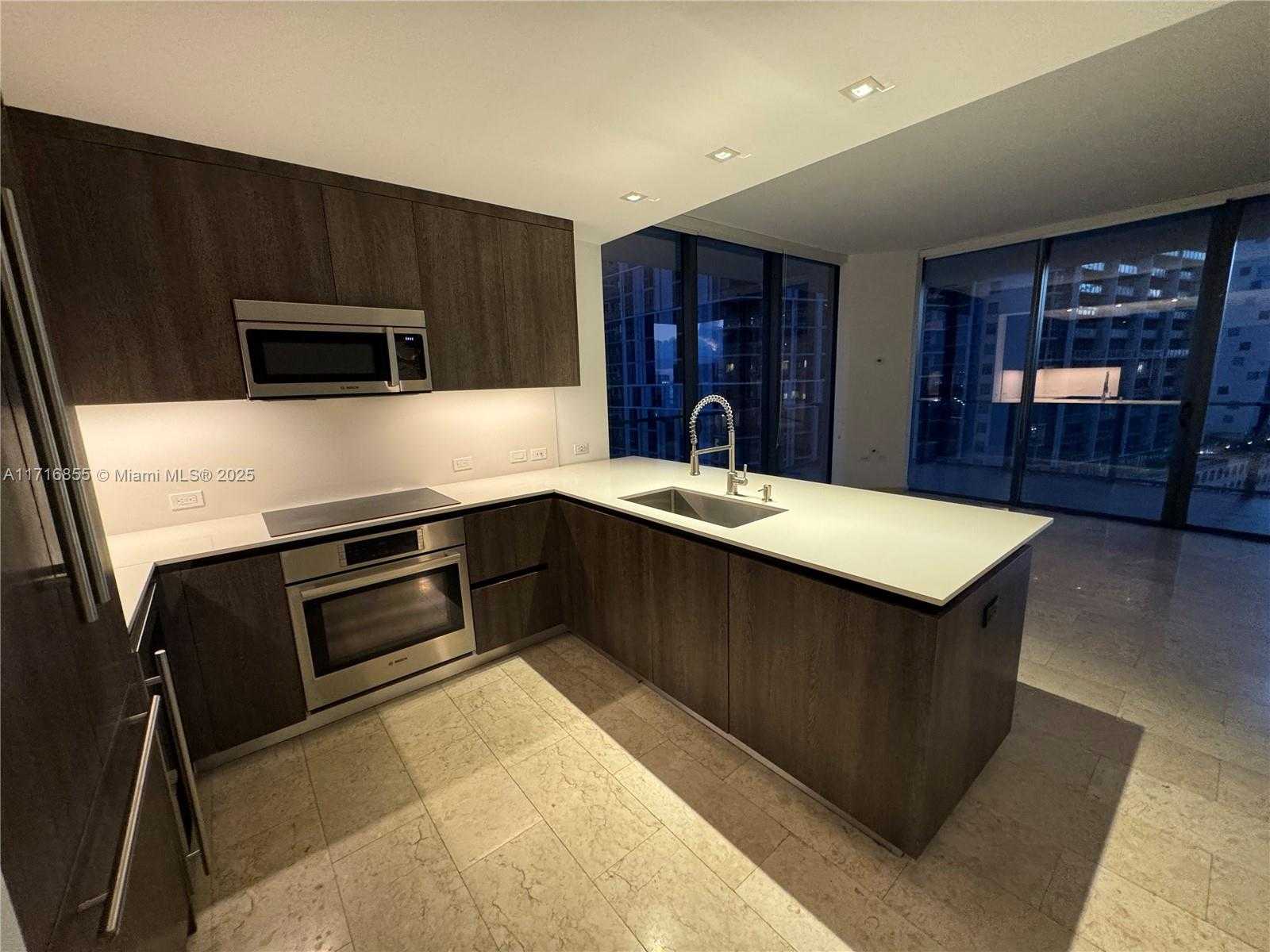 Small Image of 68 SOUTH EAST 6 ST #1111, Miami Number 45