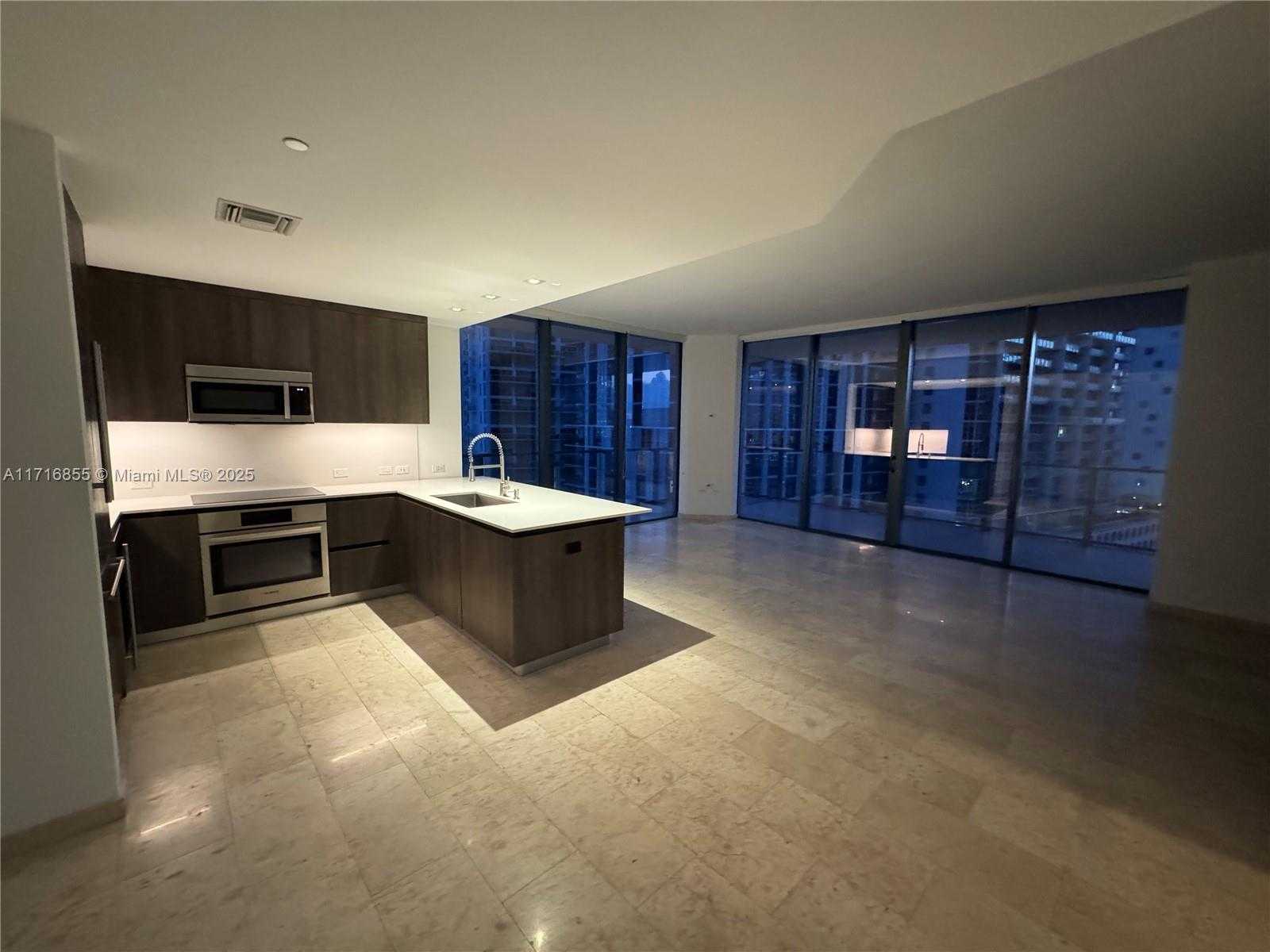 Small Image of 68 SOUTH EAST 6 ST #1111, Miami Number 46