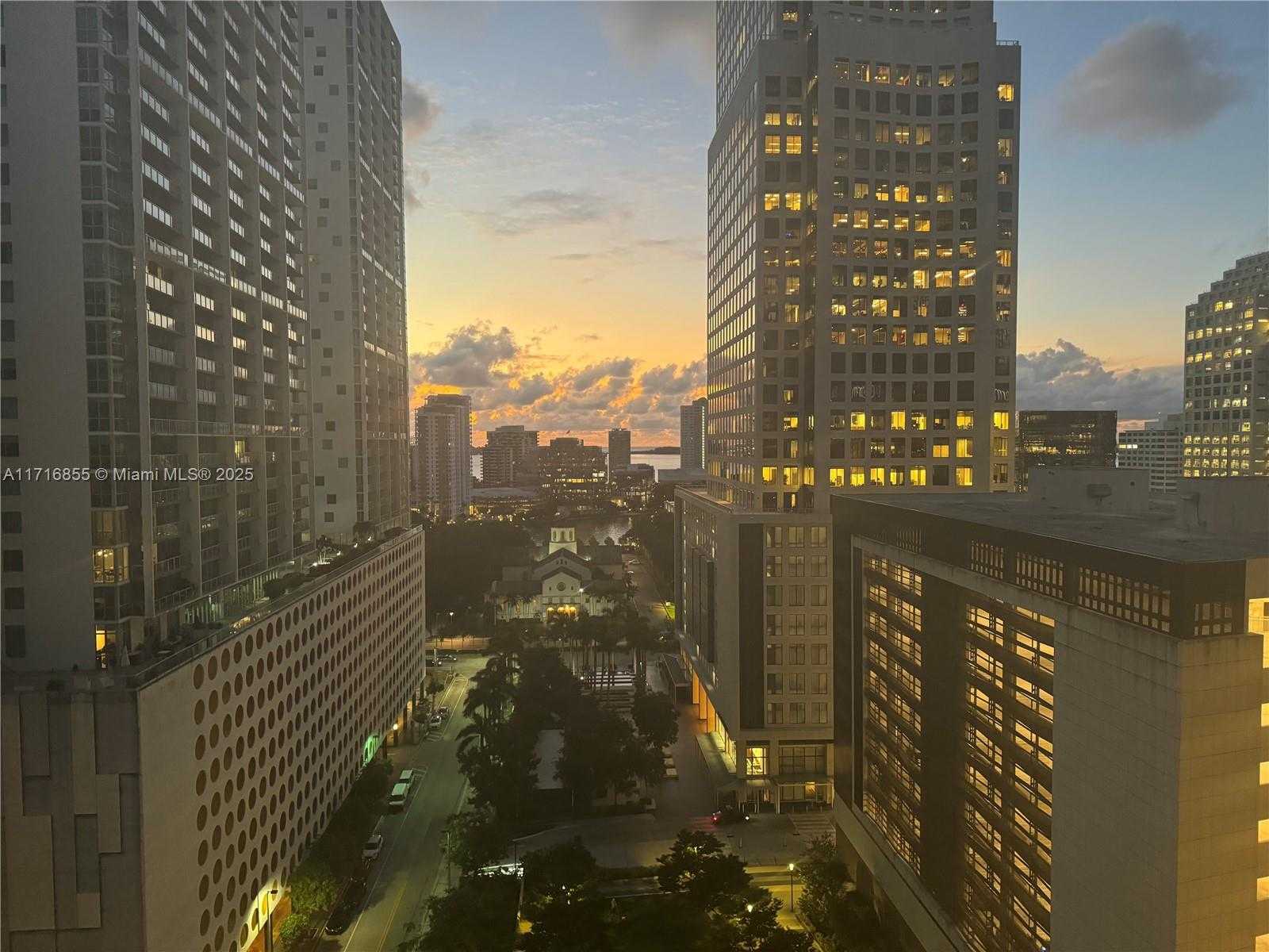 Small Image of 68 SOUTH EAST 6 ST #1111, Miami Number 51