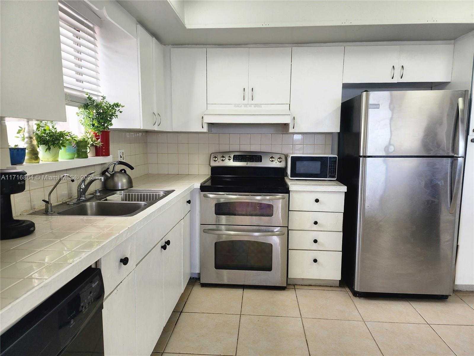 Small Image of 1351 NORTH EAST MIAMI GARDENS DRIVE #1025E, Miami Number 6