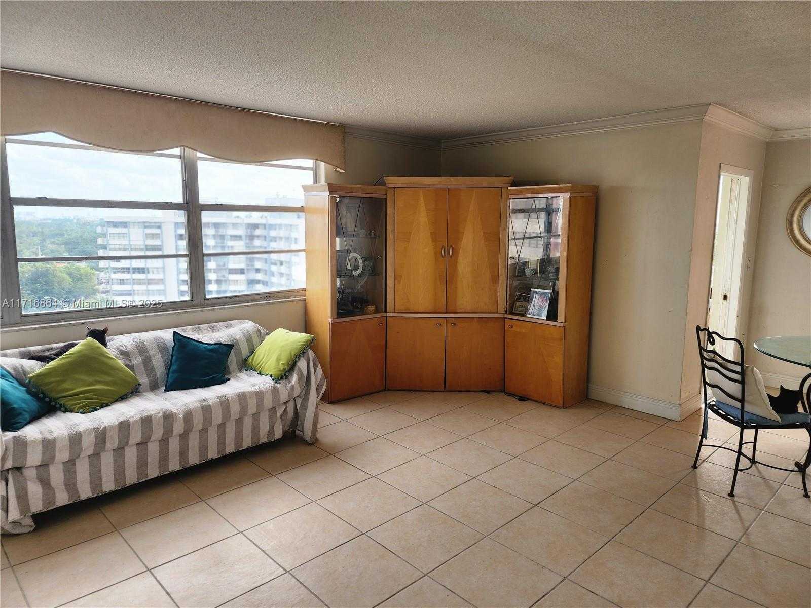 Small Image of 1351 NORTH EAST MIAMI GARDENS DRIVE #1025E, Miami Number 9