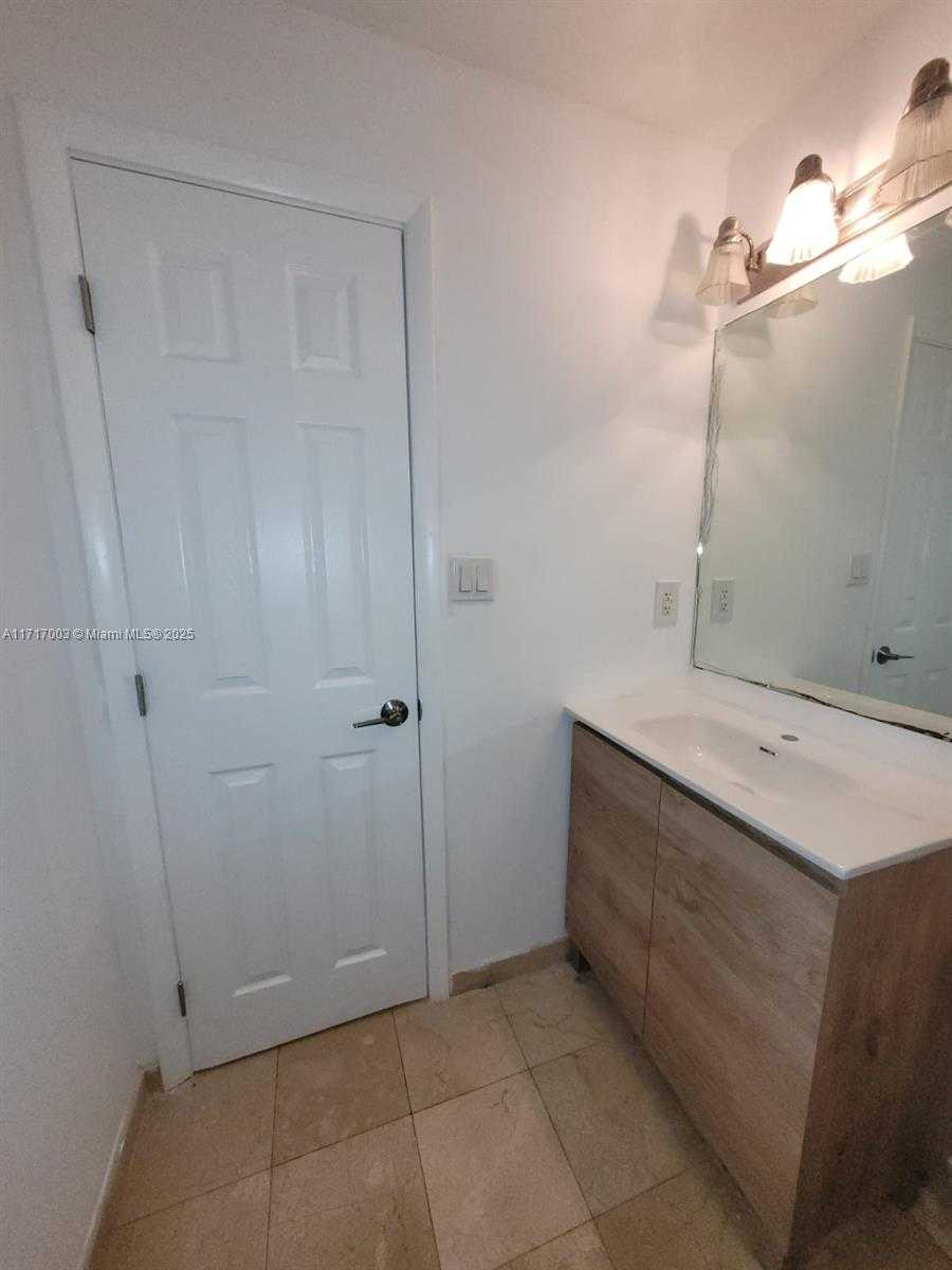 Small Image of 10275 COLLINS AVE #111, Bal Harbour Number 18