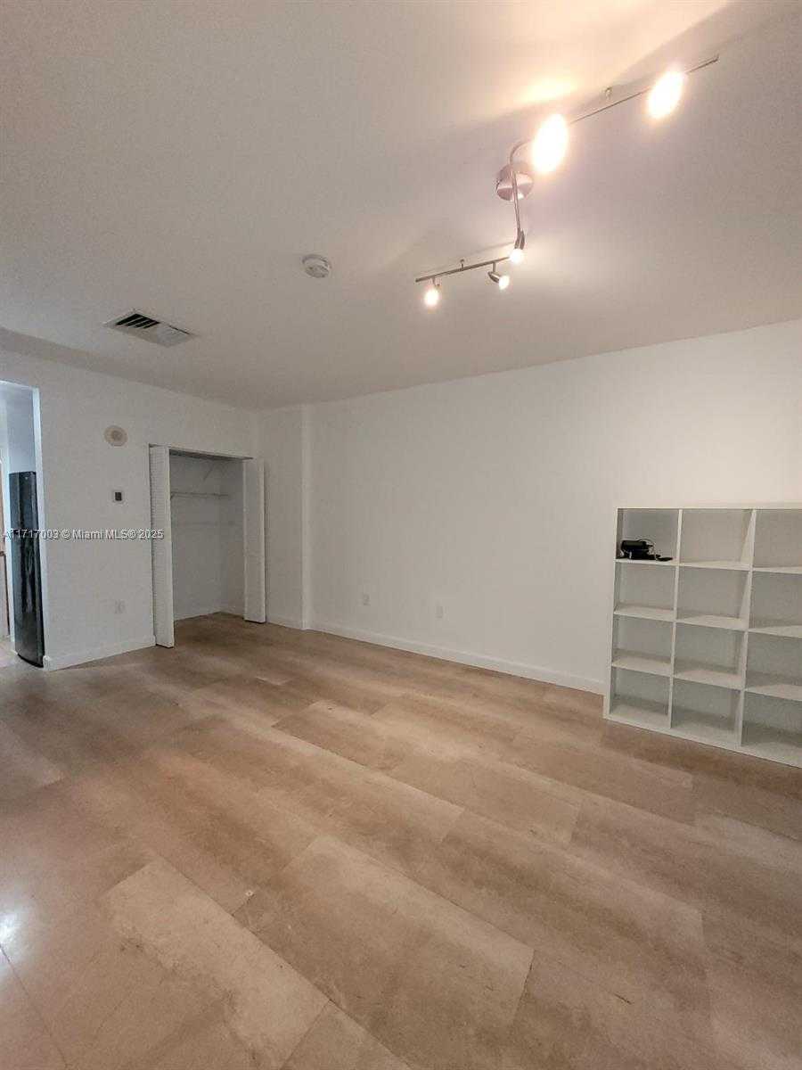 Small Image of 10275 COLLINS AVE #111, Bal Harbour Number 9