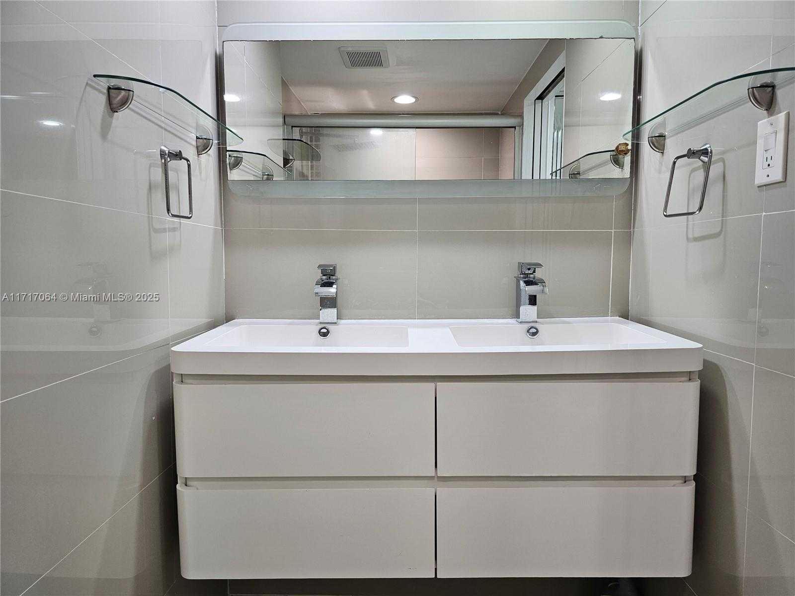 Small Image of 18051 BISCAYNE BLVD #1204, Aventura Number 10