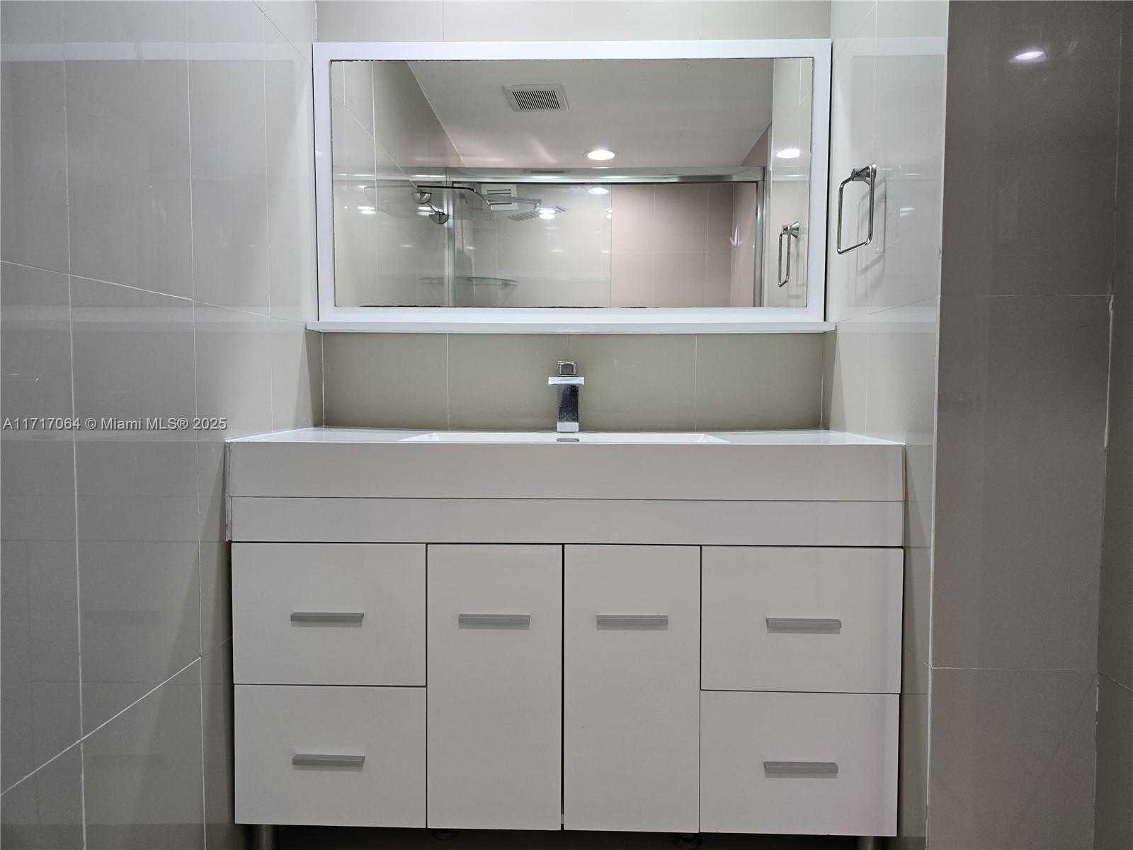 Small Image of 18051 BISCAYNE BLVD #1204, Aventura Number 13