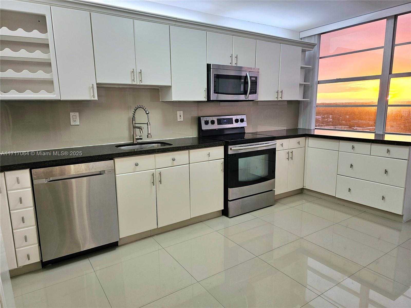 Small Image of 18051 BISCAYNE BLVD #1204, Aventura Number 5