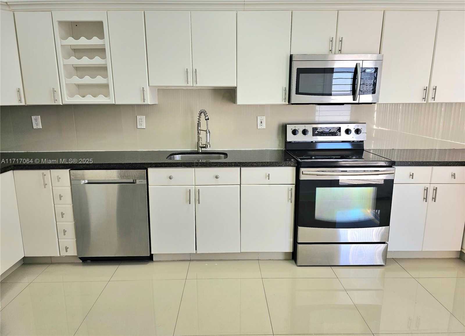 Small Image of 18051 BISCAYNE BLVD #1204, Aventura Number 7