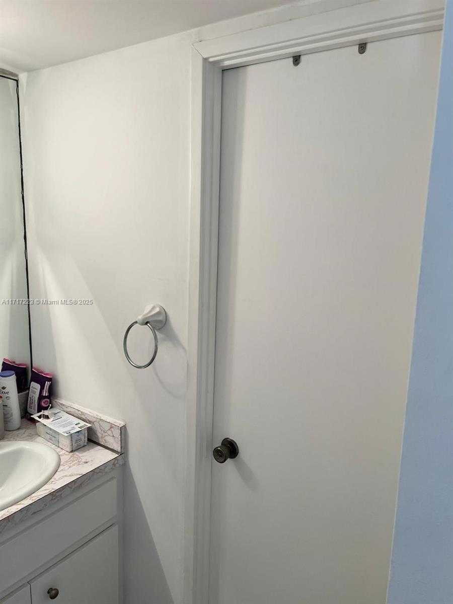 Small Image of 1301 NORTH EAST MIAMI GARDENS DR #1024W, Miami Number 26