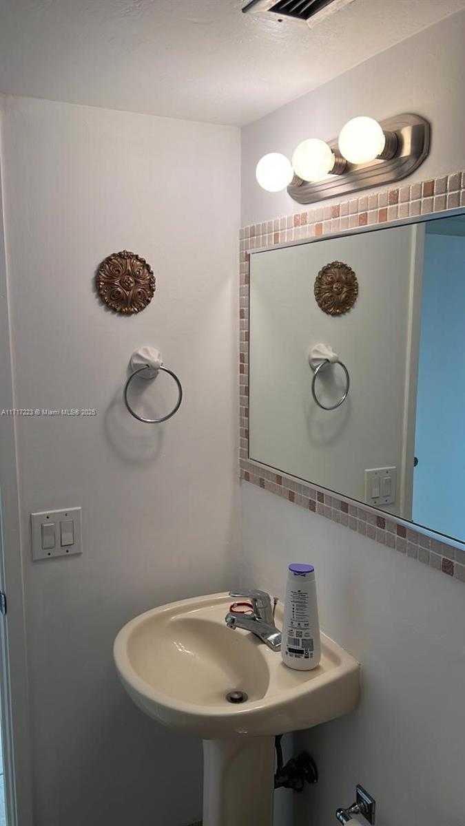 Small Image of 1301 NORTH EAST MIAMI GARDENS DR #1024W, Miami Number 30