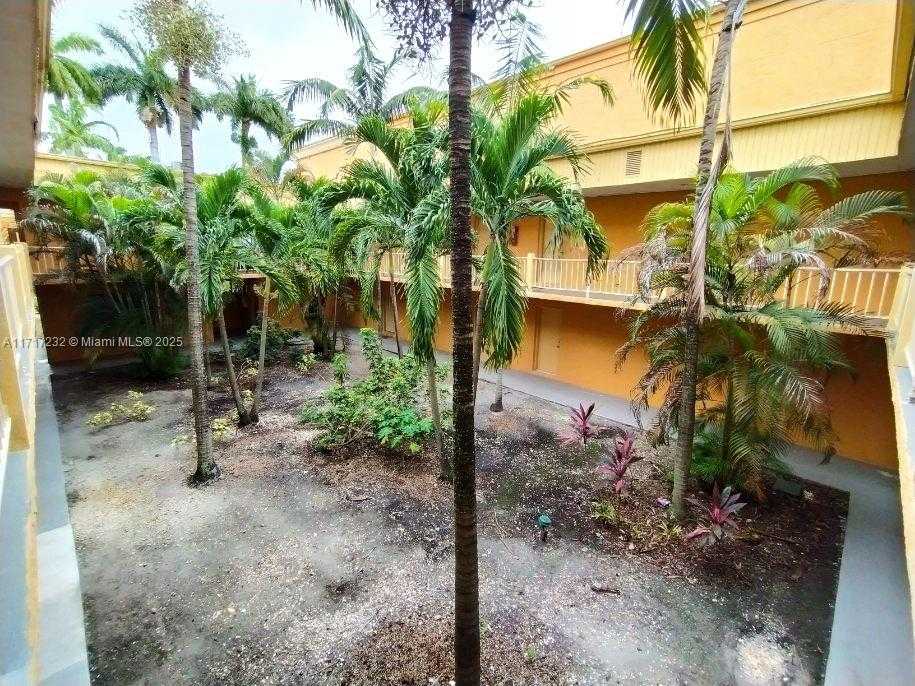 Small Image of 17901 NORTH WEST 68TH AVE #T206, Hialeah Number 10