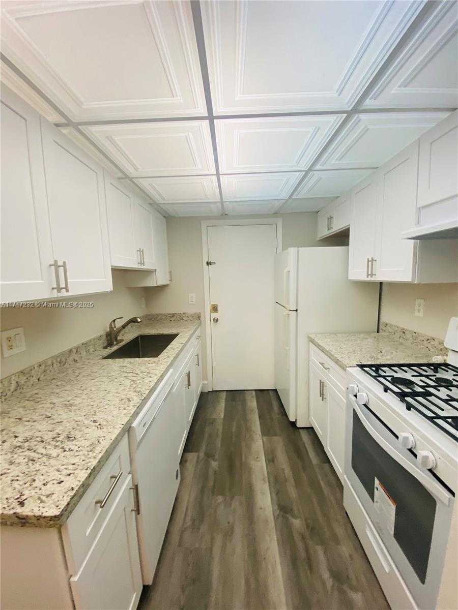 Small Image of 17901 NORTH WEST 68TH AVE #T206, Hialeah Number 2