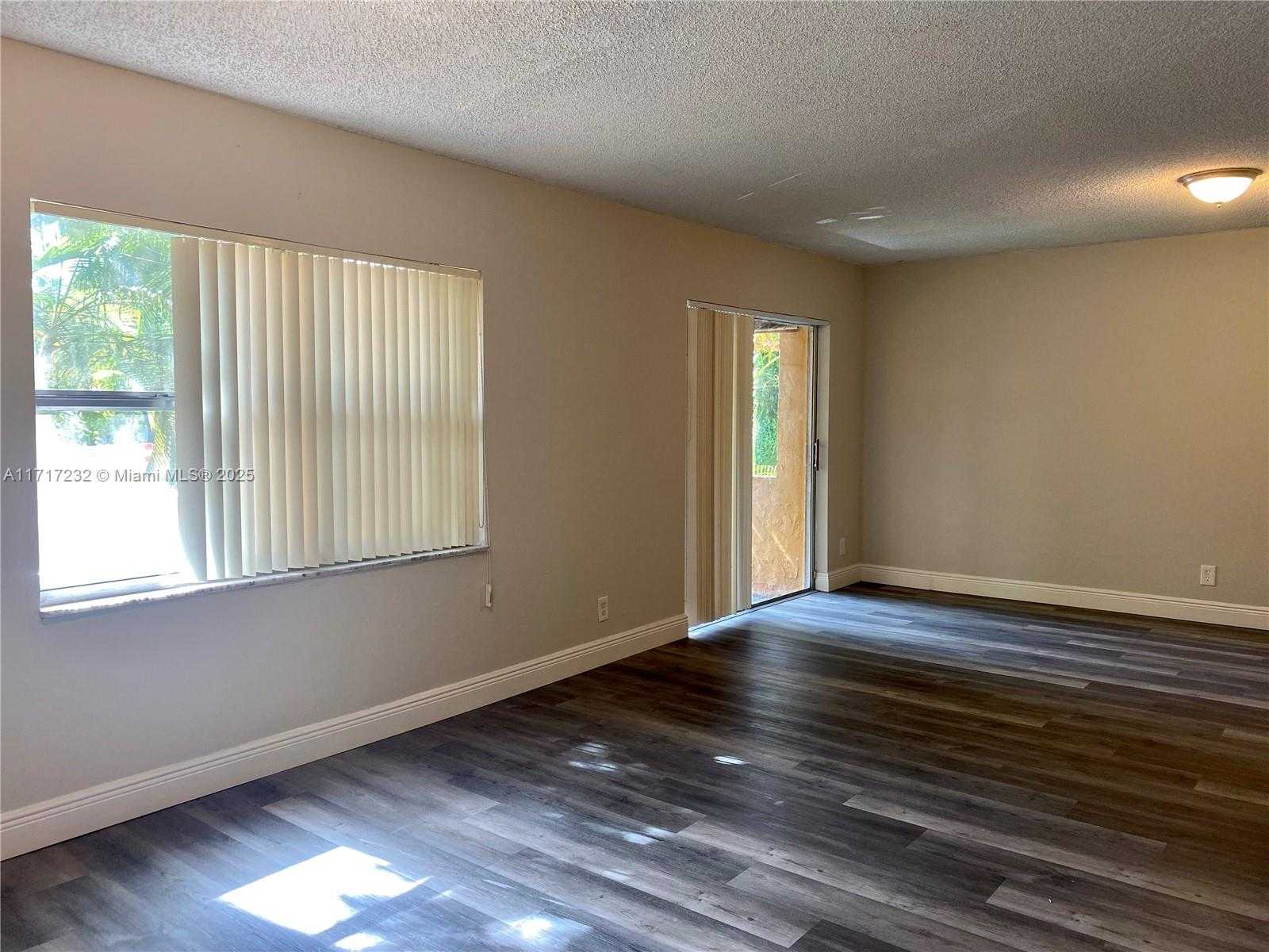 Small Image of 17901 NORTH WEST 68TH AVE #T206, Hialeah Number 3