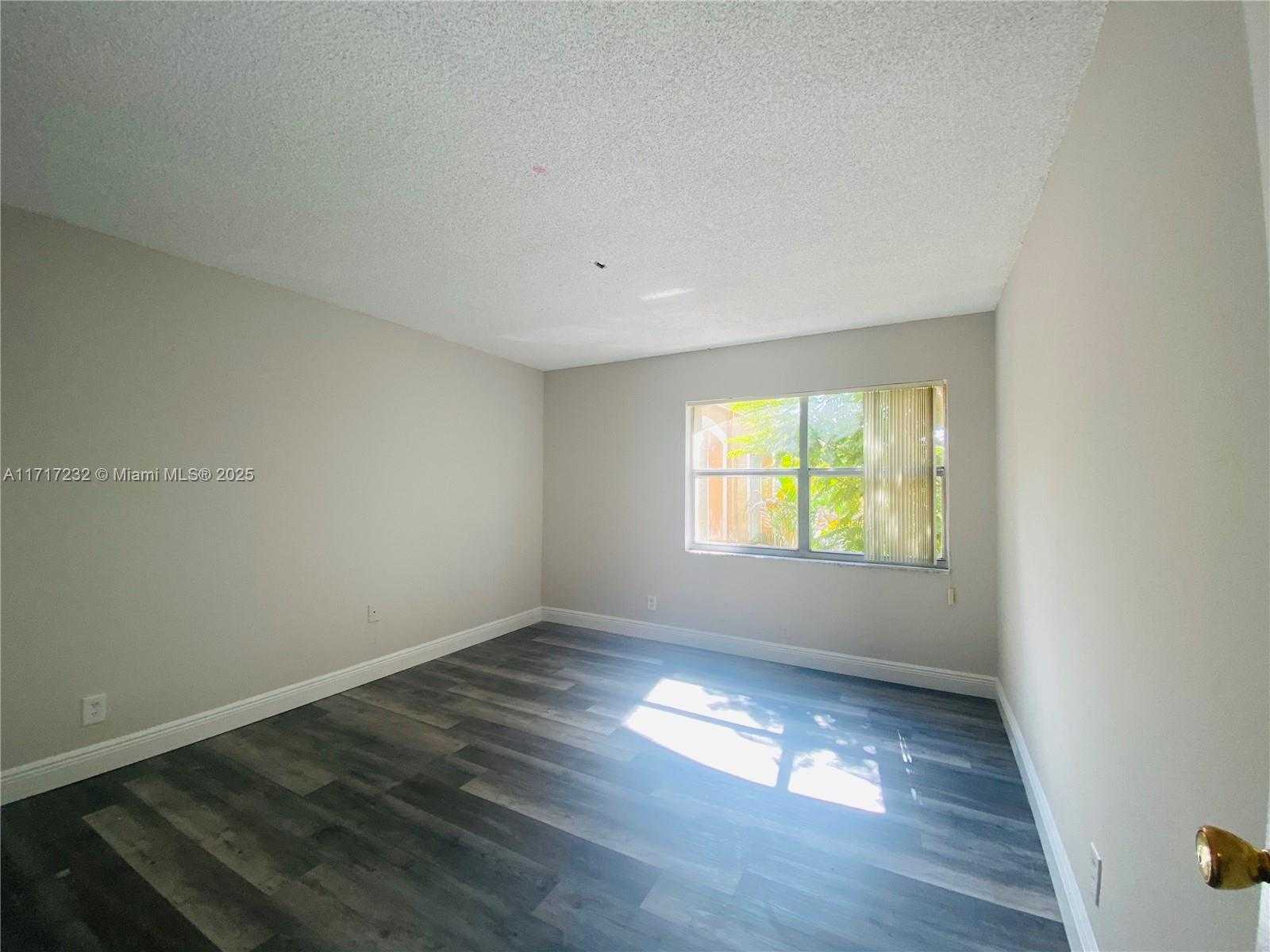 Small Image of 17901 NORTH WEST 68TH AVE #T206, Hialeah Number 7