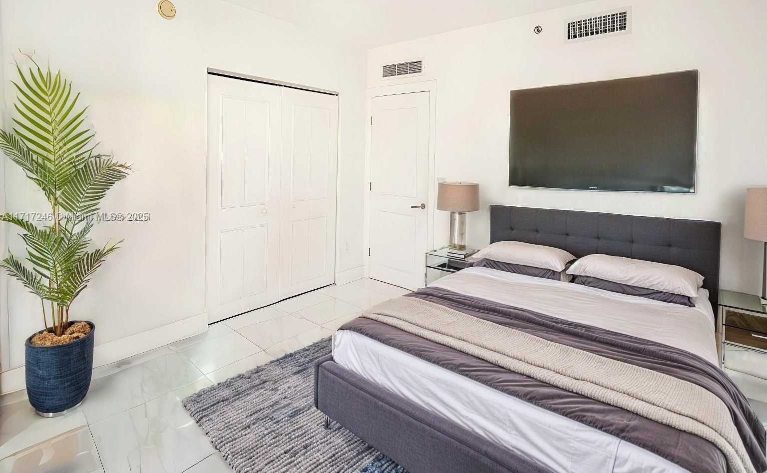 Small Image of 495 BRICKELL AVE #2301, Miami Number 11