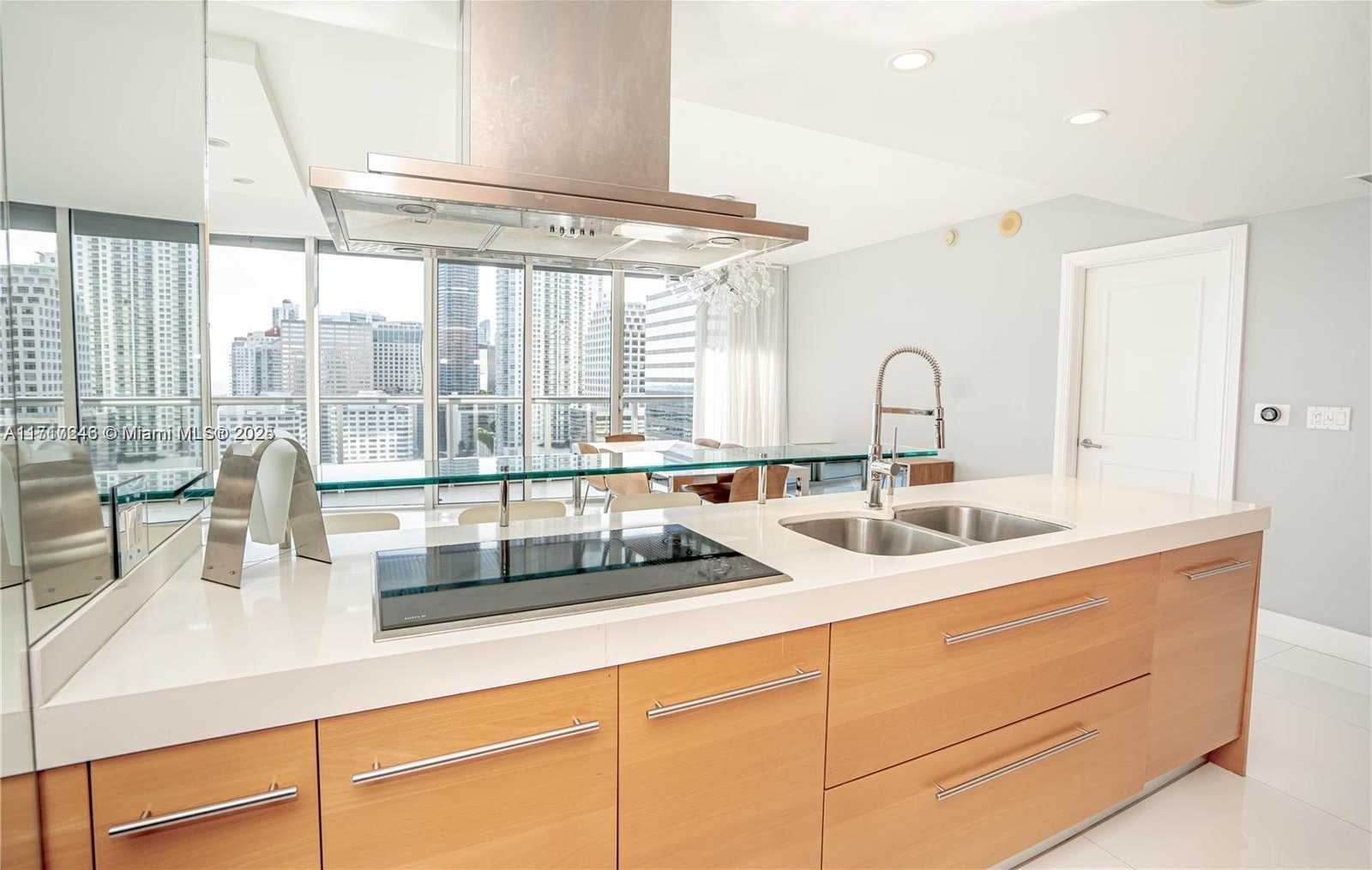 Small Image of 495 BRICKELL AVE #2301, Miami Number 13