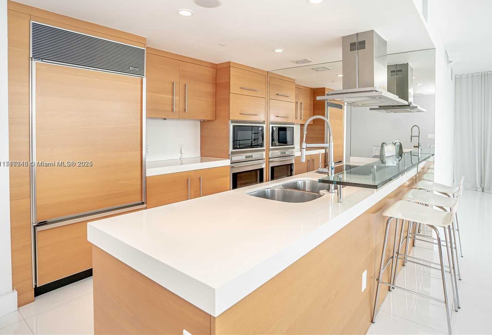 Small Image of 495 BRICKELL AVE #2301, Miami Number 14