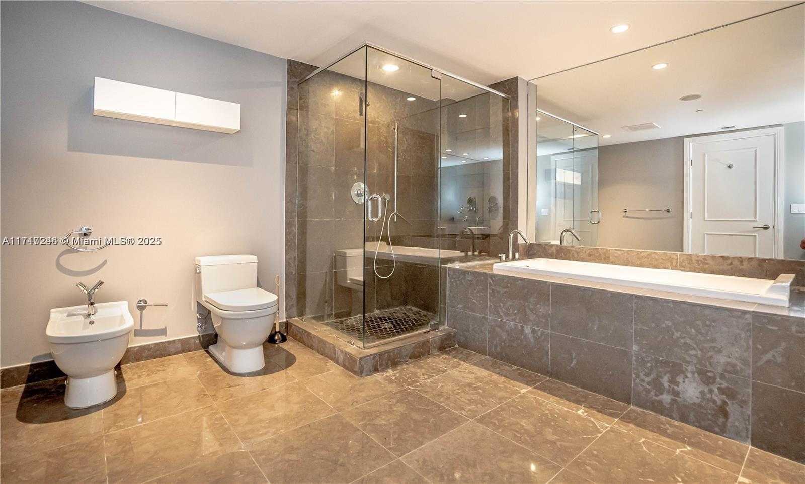 Small Image of 495 BRICKELL AVE #2301, Miami Number 26