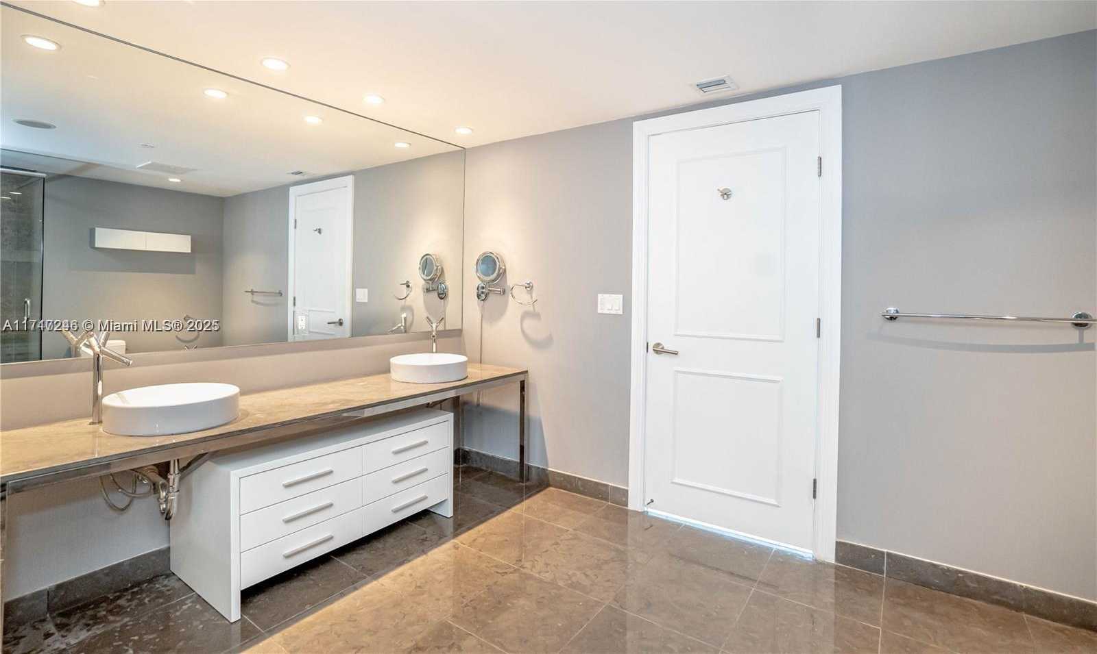 Small Image of 495 BRICKELL AVE #2301, Miami Number 27