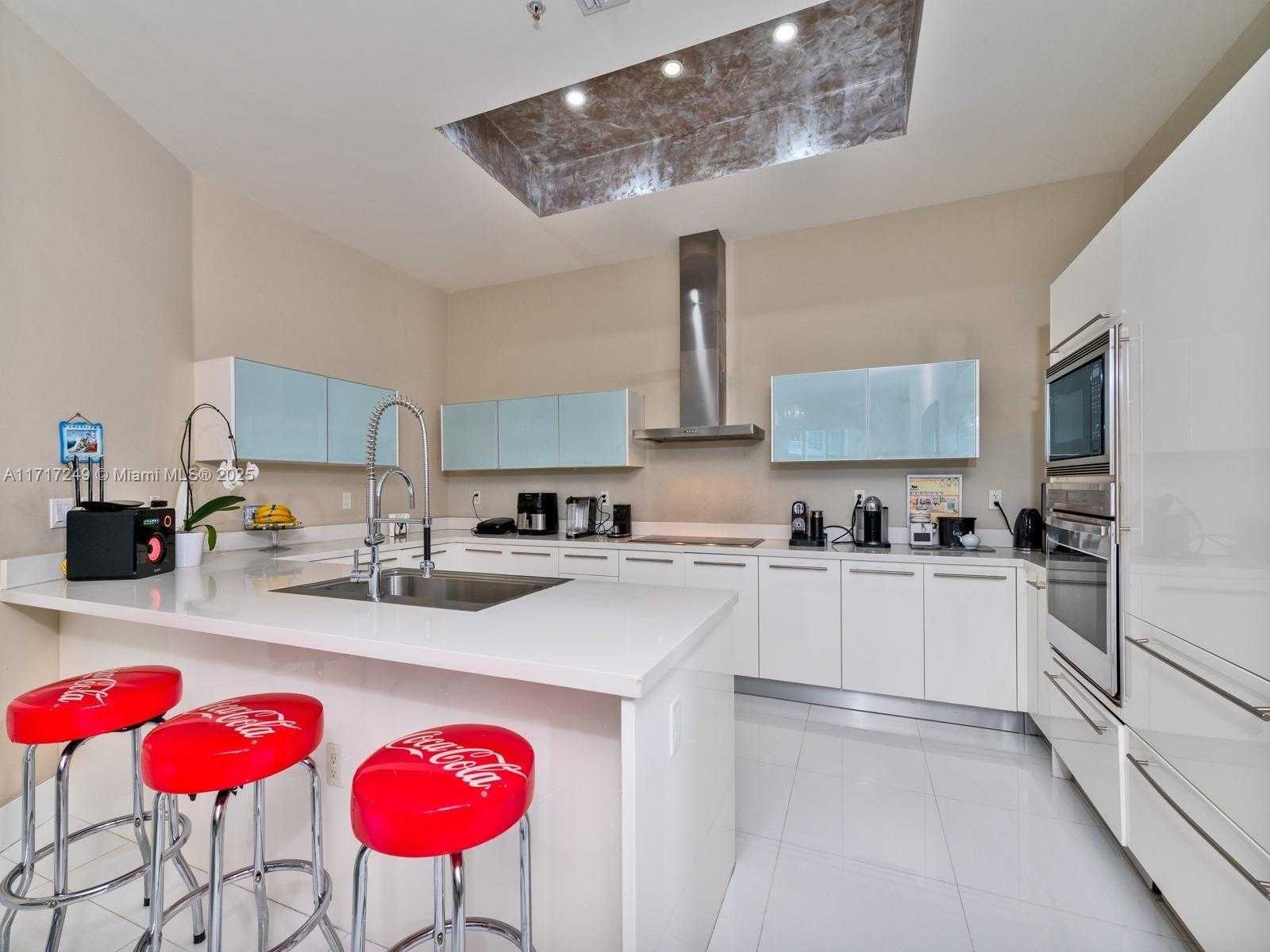 Small Image of 200 SUNNY ISLES BLVD #TH-404, Sunny Isles Beach Number 4