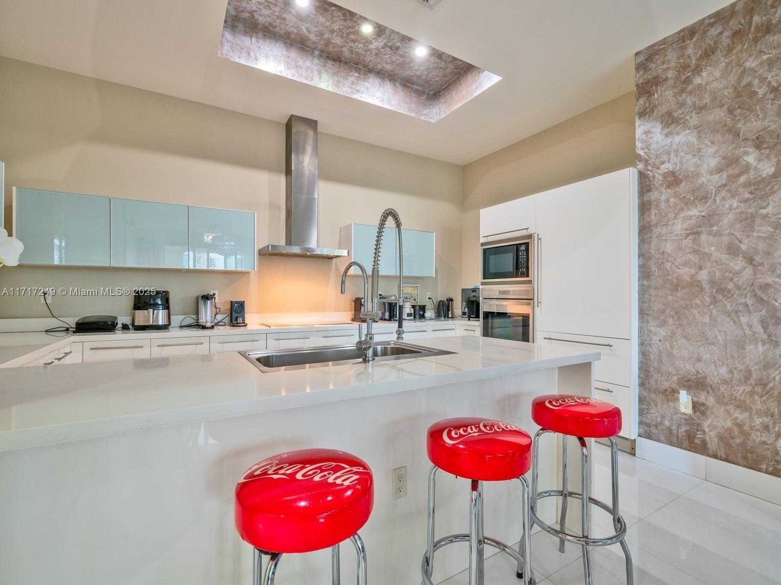 Small Image of 200 SUNNY ISLES BLVD #TH-404, Sunny Isles Beach Number 5