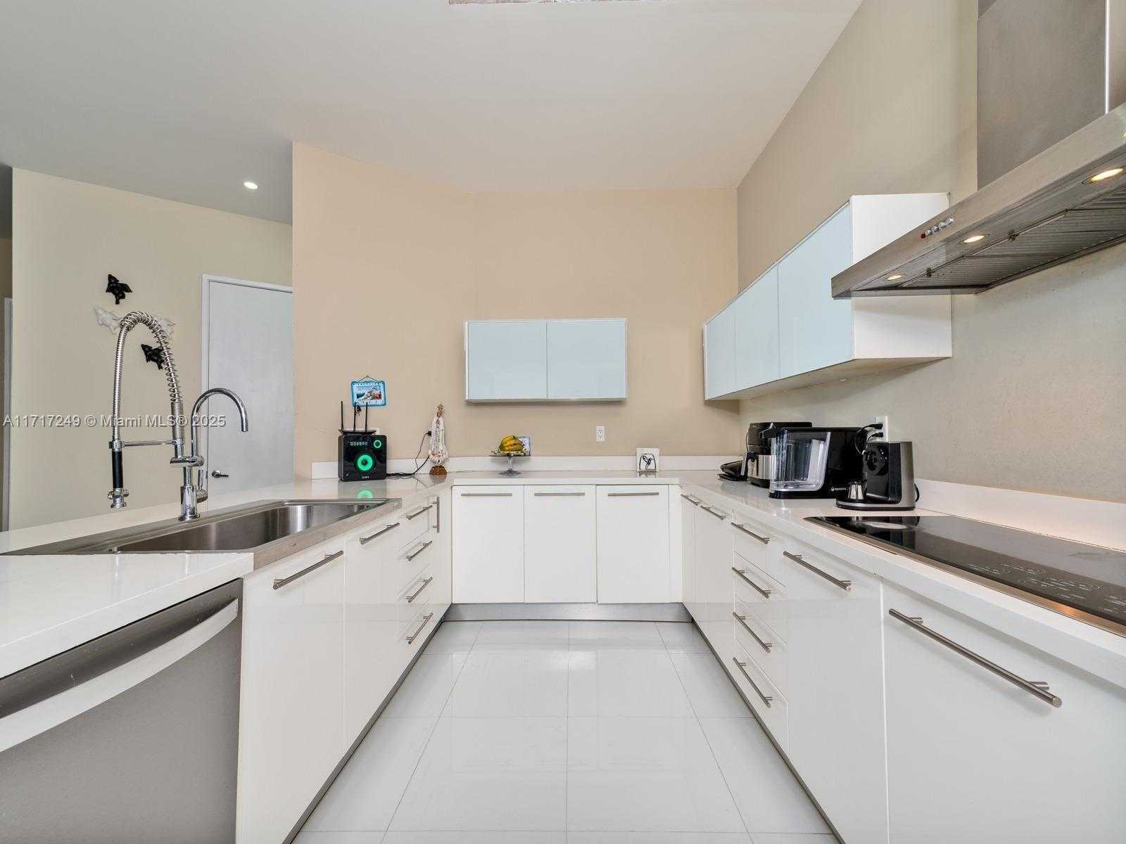 Small Image of 200 SUNNY ISLES BLVD #TH-404, Sunny Isles Beach Number 6