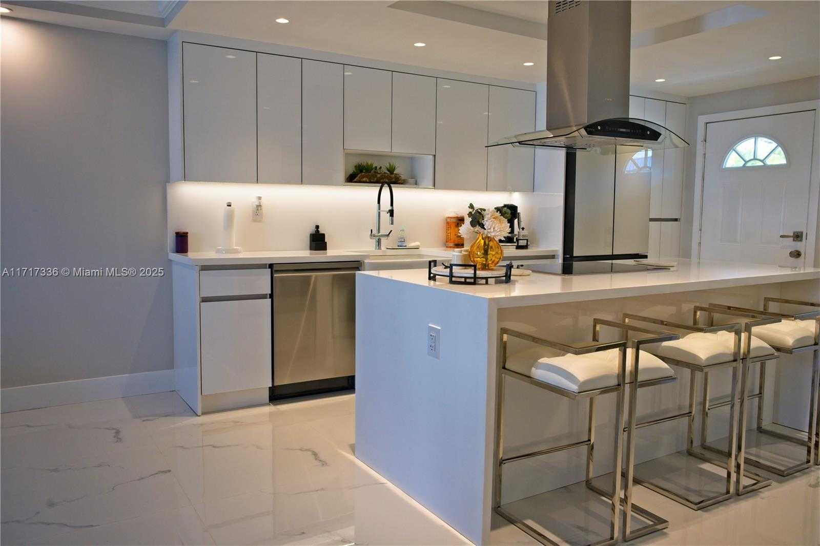 Small Image of 3849 NORTH EAST 169TH ST #302, North Miami Beach Number 4