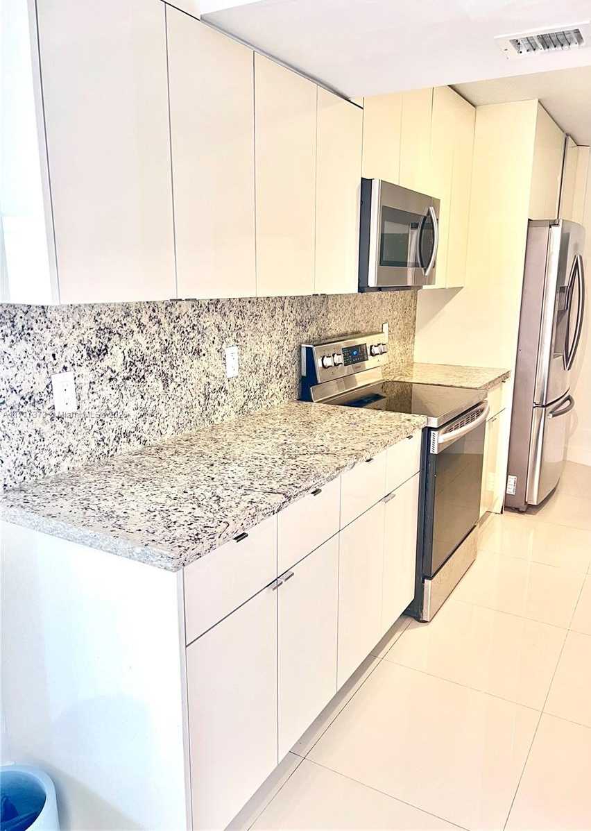 Small Image of 1881 WASHINGTON AVE #11D, Miami Beach Number 3