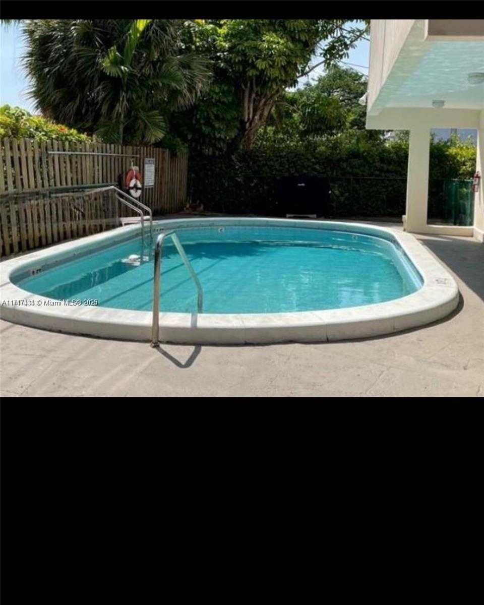 Small Image of 1020 94TH ST #203, Bay Harbor Islands Number 11