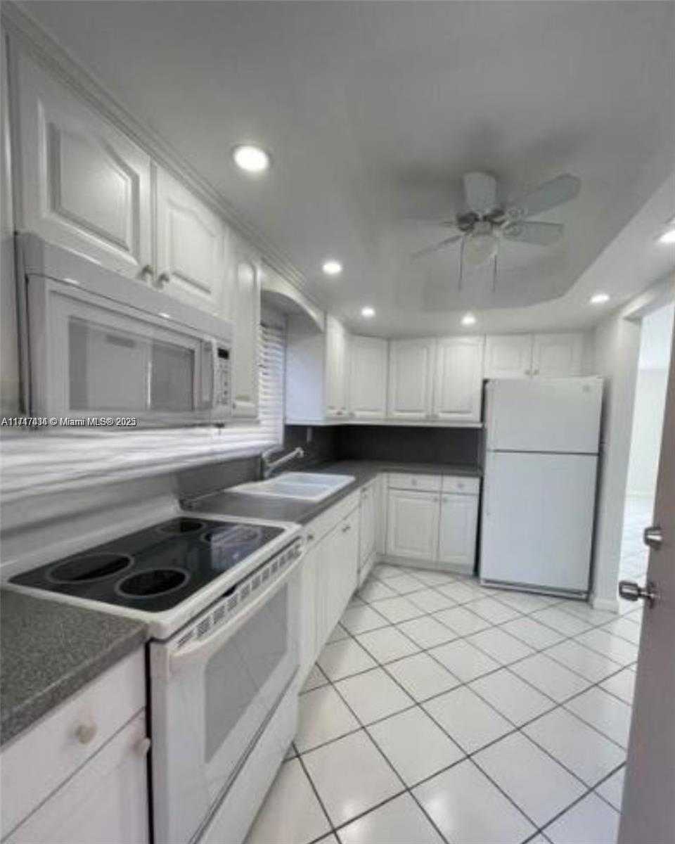 Small Image of 1020 94TH ST #203, Bay Harbor Islands Number 4