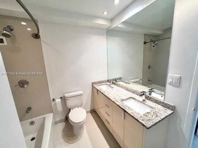 Small Image of 1000 WEST AVE #PH-07, Miami Beach Number 15